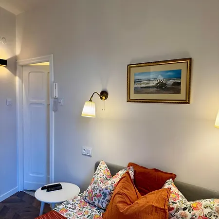 Viktoria Apartment *